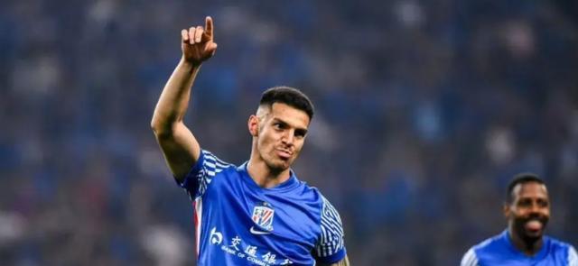 成为球队新, 外援路易斯, AA 成为球队新, 外援路易斯, AA